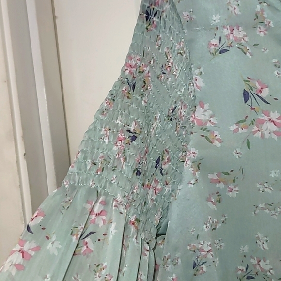 NWT CODE X MODE SHIRRED SLEEVE SAGE FLORAL PEASANT BLOUSE V NECK  SZ L - Picture 5 of 7